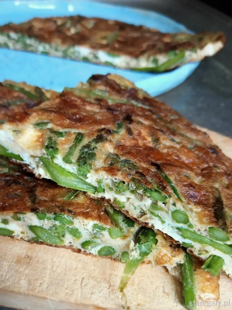 HISZPAŃSKA TORTILLA Z ZIELONYMI SZPARAGAMI