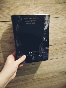Recenzja – „Mężczyzna z tuszem na dłoni” Monika Joanna Cieluch