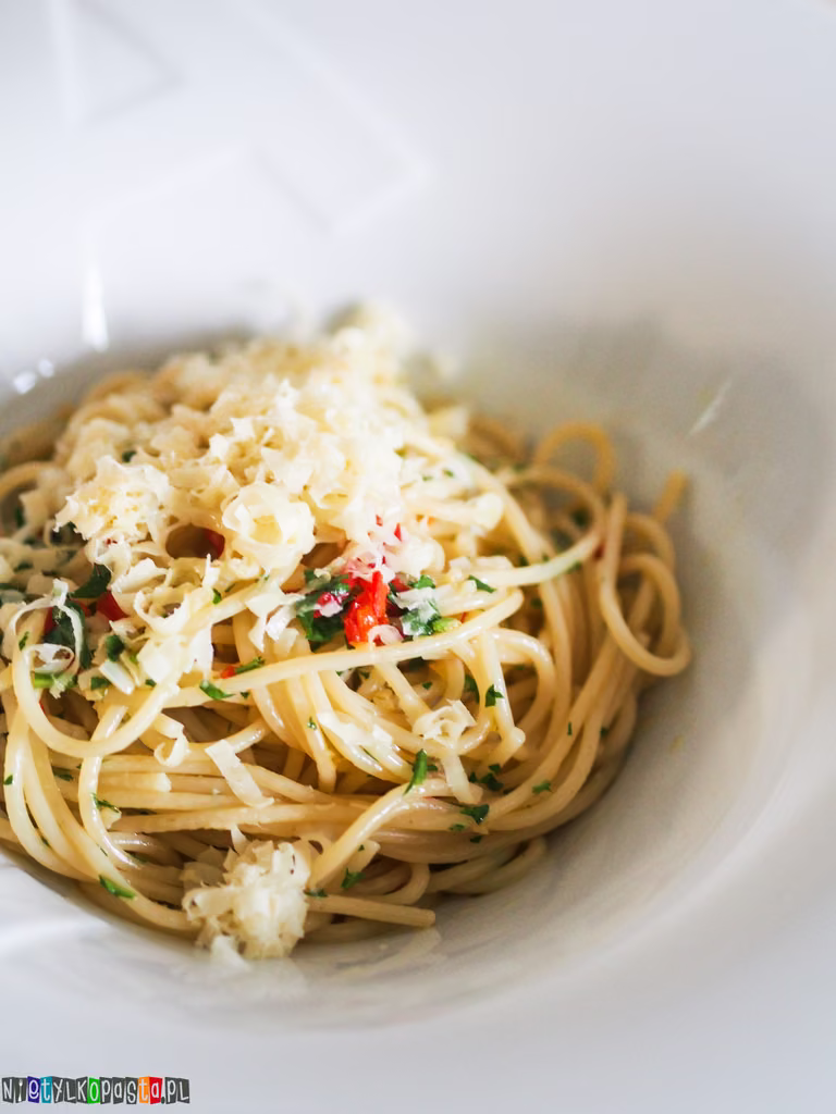Makaron spaghetti aglio olio