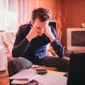 „Babcia przepisała mi dom. Teraz wujek żąda pieniędzy i straszy sądem.” - pisze Sebastian