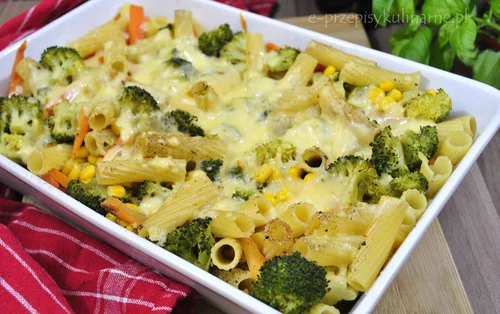 ZAPIEKANKA Z MAKARONEM I BROKUŁAMI
