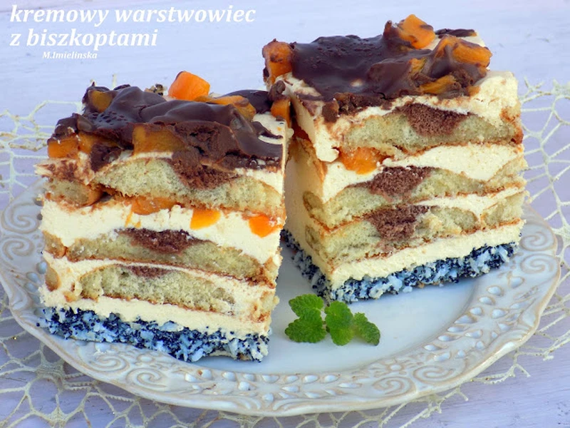 kremowy warstwowiec z biszkoptami