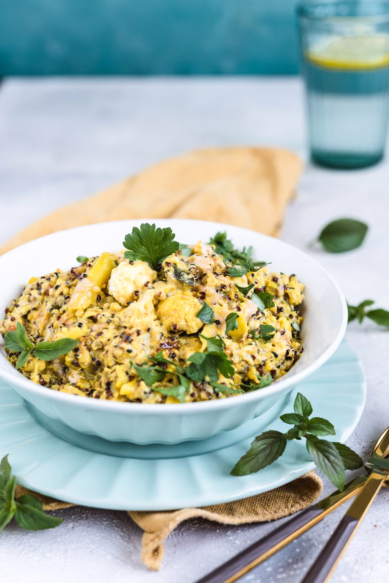 Quinoa z warzywami i tahini