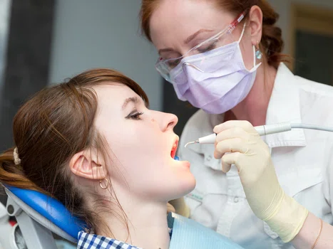 Dlaczego już dziś powinnaś umówić się do dentysty? Poznaj 8 ważnych powodów
