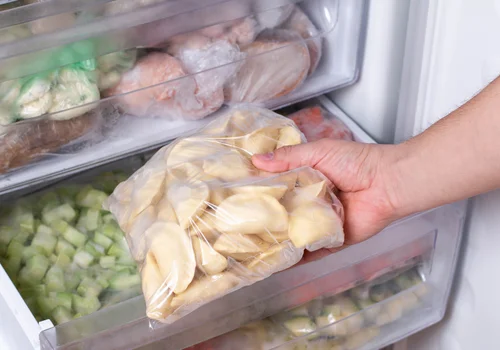 Ten problem dotyczy wielu Polaków! Co zrobić z jedzeniem po świętach?