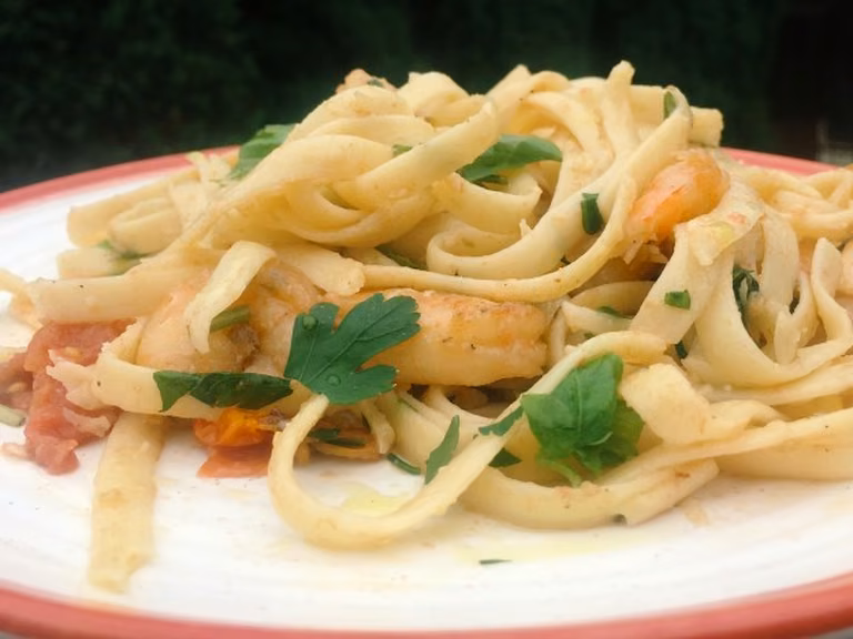 PONIEDZIAŁEK: TAGLIATELLE Z KREWETKAMI I POMIDORKAMI KOKTAJLOWYMI