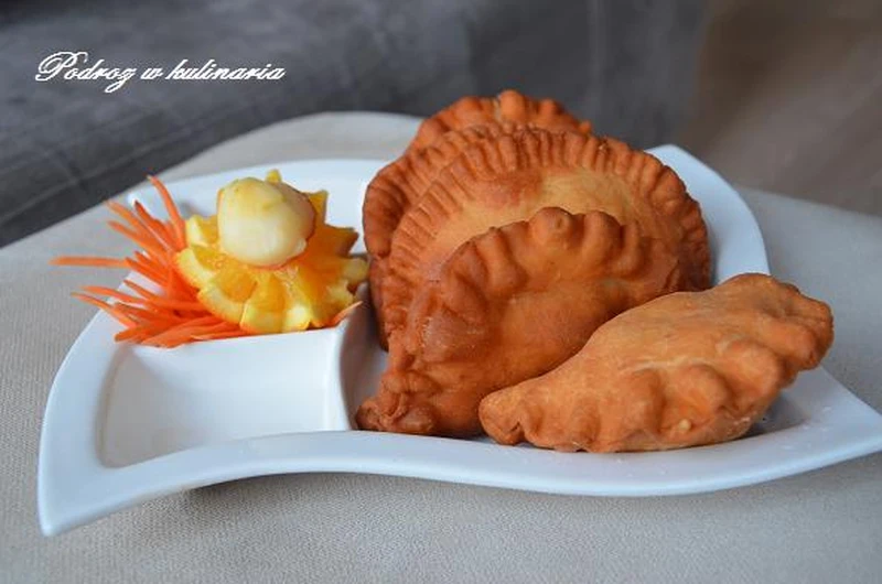 ,,SMAŻONE PIEROŻKI FASZEROWANE MIĘSEM I PIECZARKAMI’’