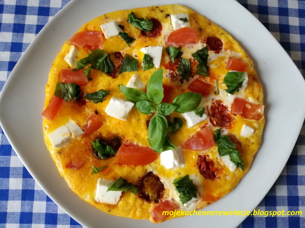 Omlet z chorizo,pomidorami i fetą - 380 kcal