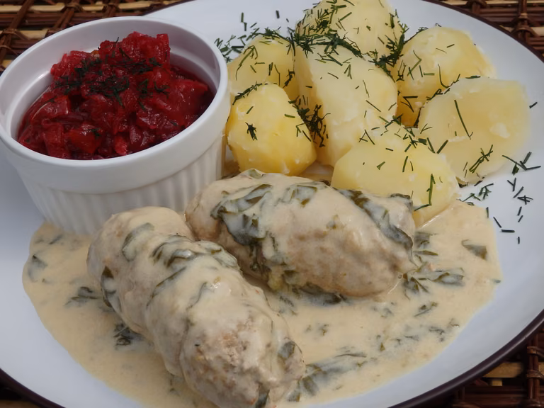 Roladki schabowe w sosie szczawiowym