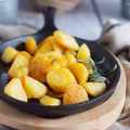 Ziemniaki pieczone w gęsim tłuszczu