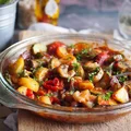 Pieczone letnie warzywa w pomidorach