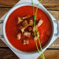 Zupa krem z pieczonej dyni i papryki z domowymi, pieczonymi grzankami paprykowymi