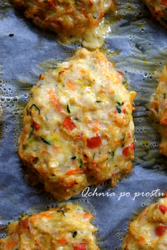 Pieczone fit kotlety drobiowe z warzywami
