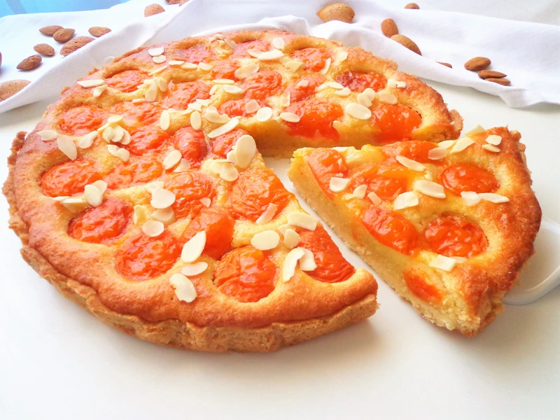 Tarta z morelami i kremem migdałowym frangipane