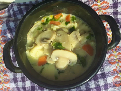 Zupa pieczarkowa z serkiem topionym