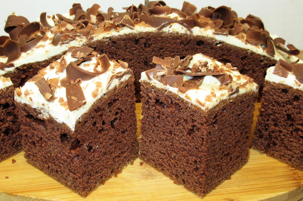 pyszne delikatne CIASTO CZEKOLADOWE z serkowym kremem +FILM