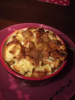 Pudding chlebowy z dżemem gruszkowym