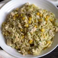 Sałatka z makaronem orzo i kurczakiem