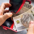 3,6 miliona Polaków zarobi więcej pieniędzy. Co się zmieni w płacy minimalnej od 2026 roku?