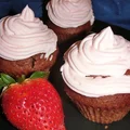 Babeczki red velvet z truskawkami