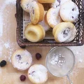 Muffinki z budyniem, malinami i jeżynami