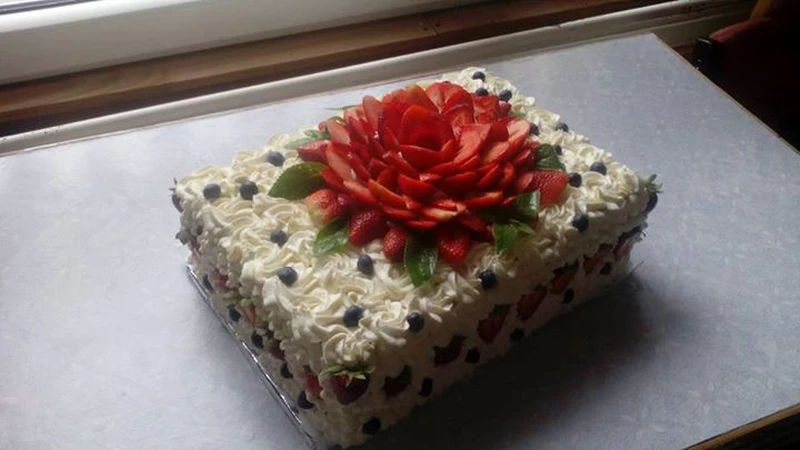 TORT TRUSKAWKOWA RÓŻA