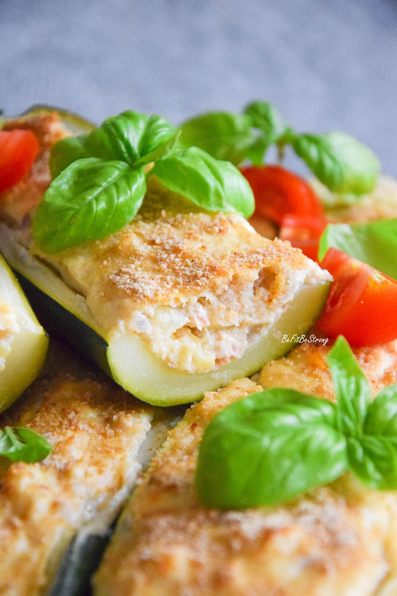 Cukinie faszerowane tuńczykiem i ricottą FIT