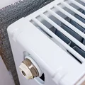 Włożyłam folie aluminiową za kaloryfer. Mąż się śmiał do momentu, aż zobaczył rachunek.