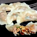 Pierogi z serowym farszem z wędzonym kurczakiem i suszonymi pomidorami