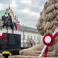 Jak zrobić kotylion na 11 listopada w 15 minut? Wystarczy papier lub bibuła i odrobina kreatywności!
