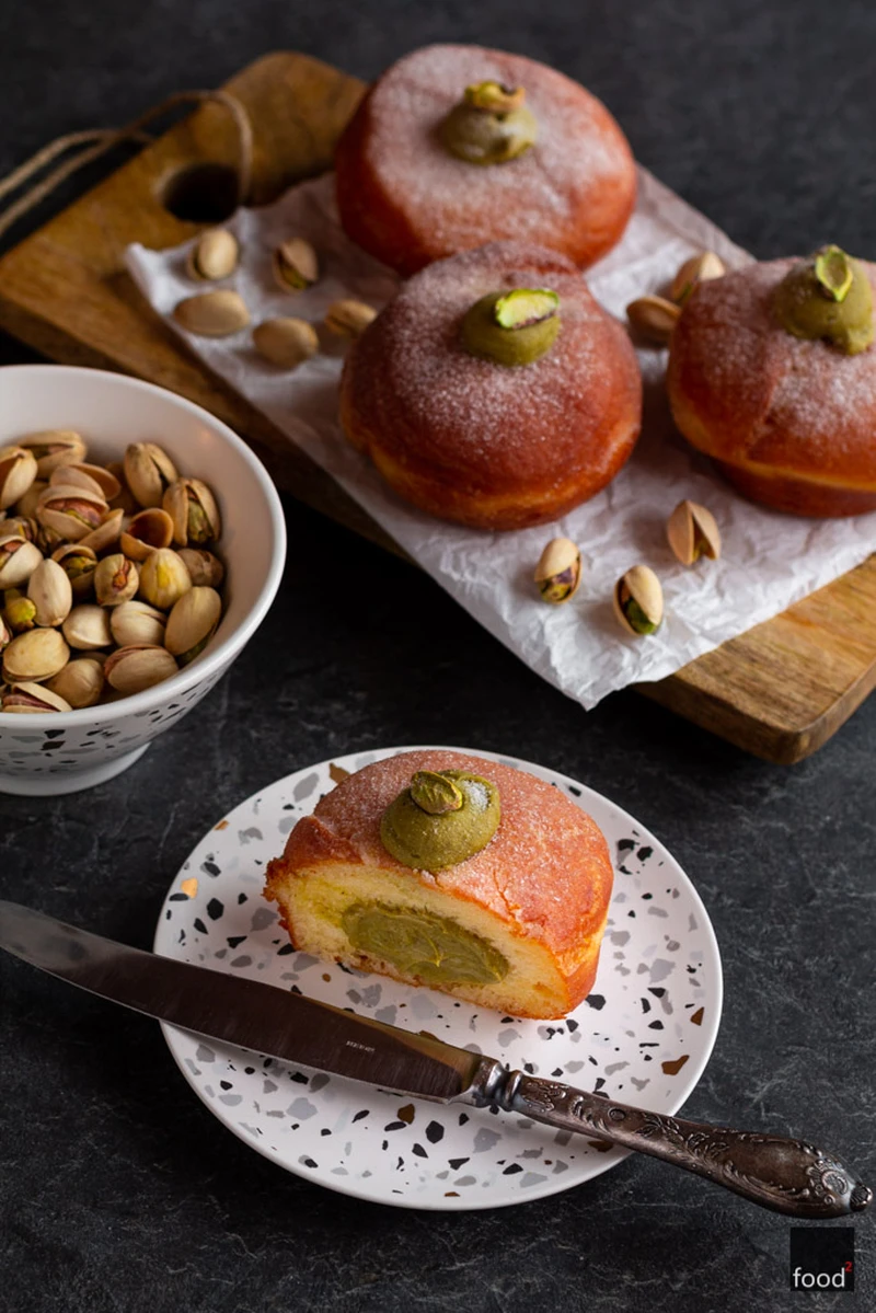 Pączki z kremem pistacjowym