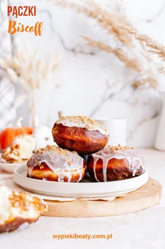 Pączki z kremem ciasteczkowym