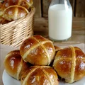 Wielkanocne bułeczki z krzyżykiem (Hot Cross Buns)