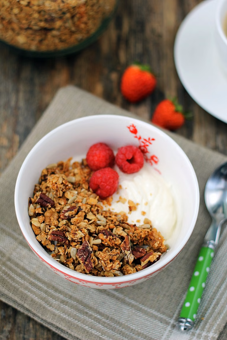 Domowa granola orzechowa z syropem klonowym