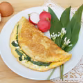 Omlet francuski z czosnkiem niedźwiedzim i fetą