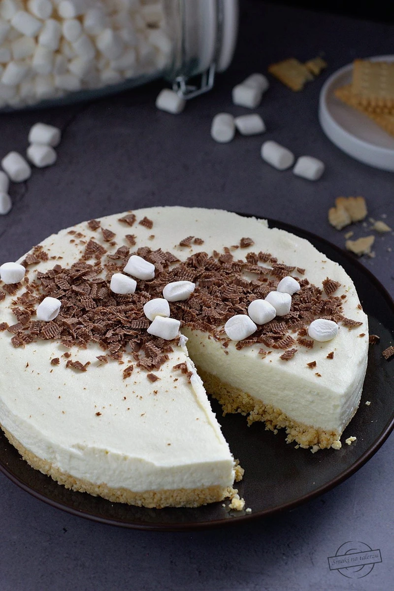 Sernik z piankami marshmallow bez pieczenia