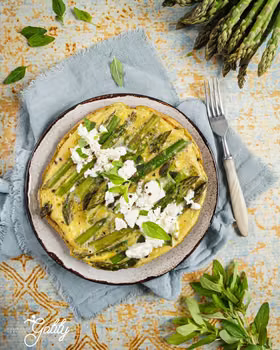 Omlet ze szparagami i serem feta