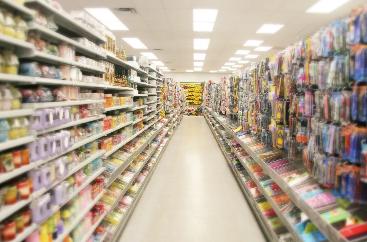 Duża sieć hipermarketów ogłasza zwolnienia! Setki pracowników zagrożonych?!