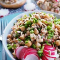 Sałatka z jajkiem, rzodkiewką i cieciorką - na śniadanie, lunch lub kolację