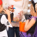 Cukierek pułapka: Niebezpieczny incydent podczas zabawy Halloween!