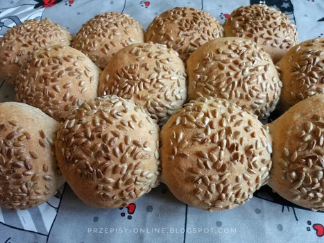 Bułki razowe ze słonecznikiem