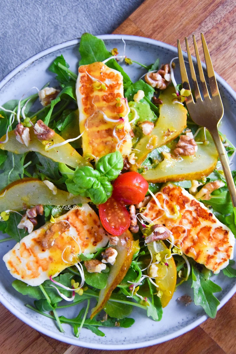 Sałatka z grillowanym Halloumi i gruszką