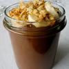 Czekoladowy pudding chia z bananem i orzechami włoskimi