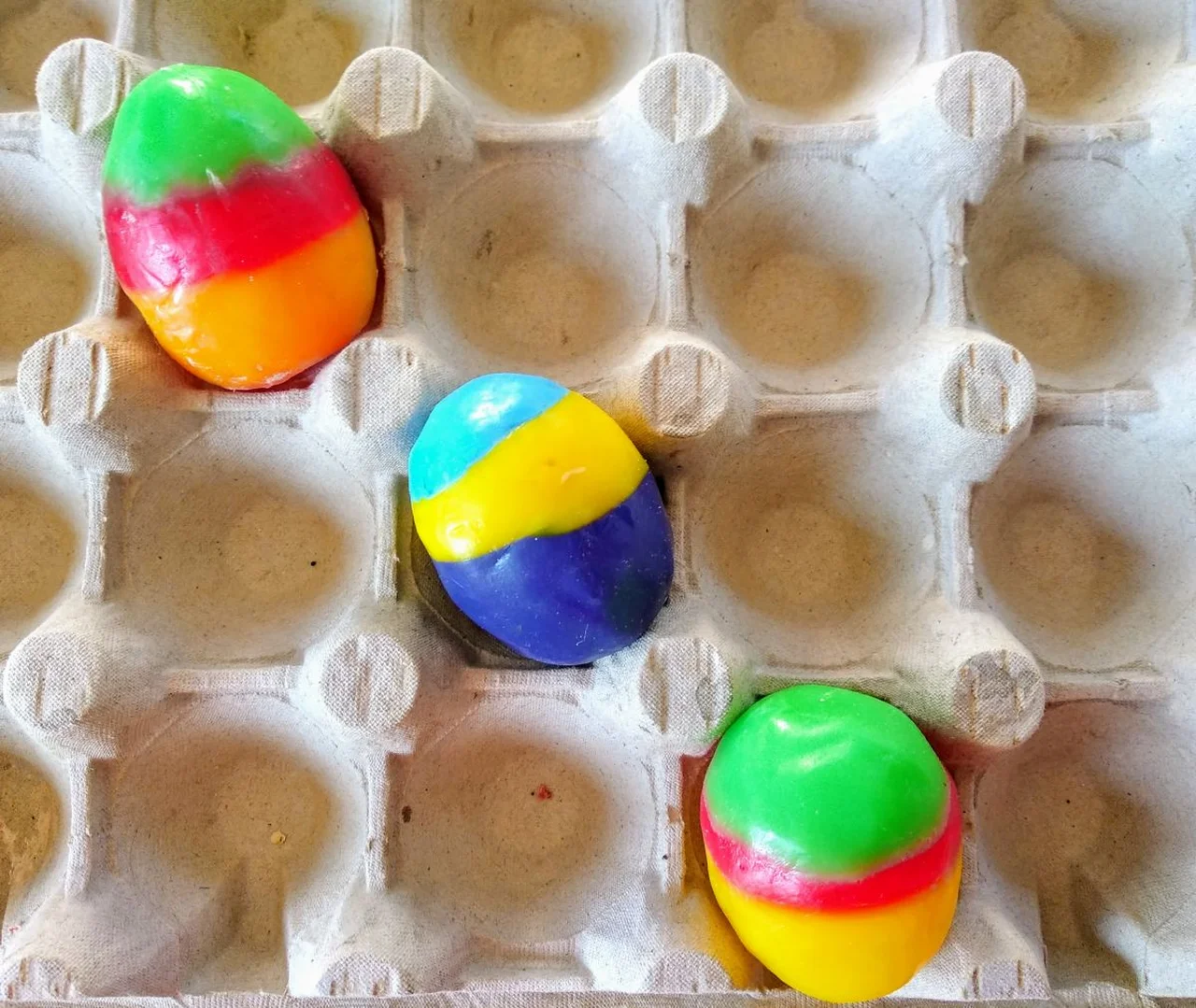 Jak zrobić kolorowe jajka -mydełka glicerynowe – DIY
