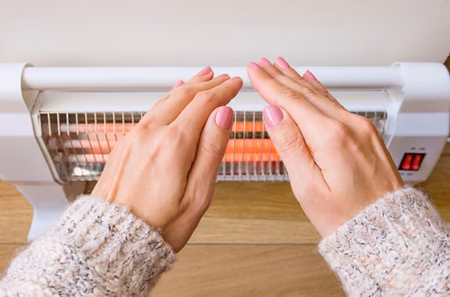 „Zmęczenie i zimne dłonie?” – 5 objawów, które wskazują, że Twoja tarczyca wymaga uwagi