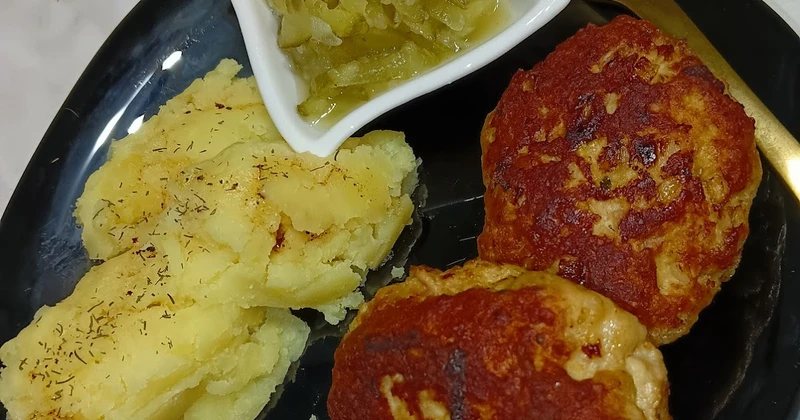 Kotlety mielone z majonezem i cebulą