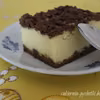 Sernik królewski na ciemnym cieście