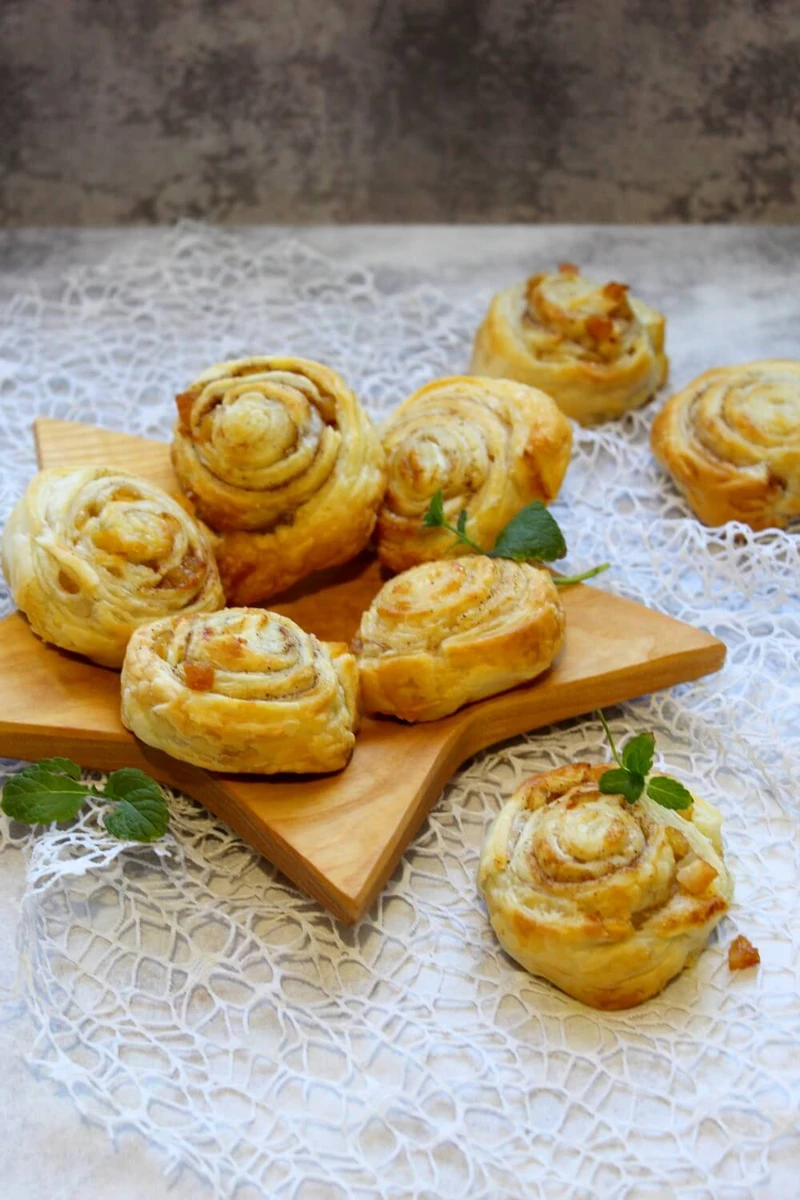 Szybkie cynamonki z pomarańczową skórką