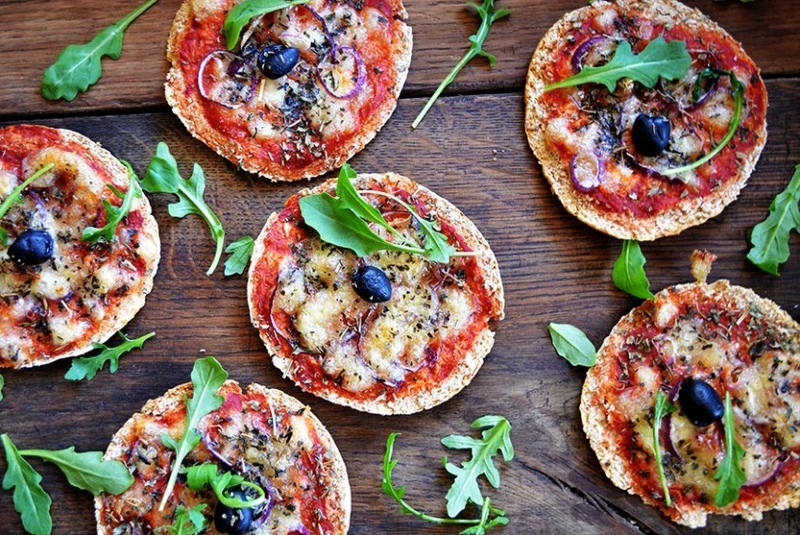 SZYBKA PIZZA NA CHLEBKU PITA