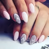Matowy manicure ze zdobieniem